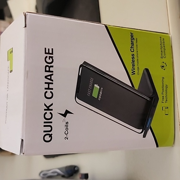 Avera Group wireless charger - Picture 1 of 2